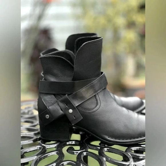 UGG — Elysian Black Leather Boot - Picture 2 of 6